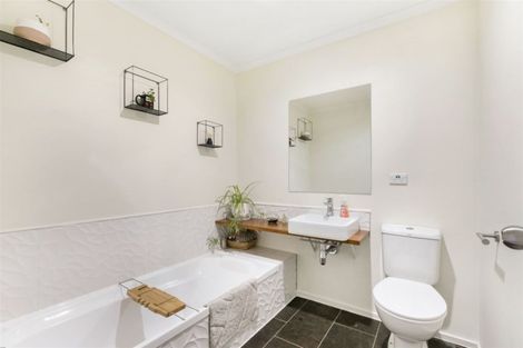 Photo of property in 11/4 Keeling Road, Henderson, Auckland, 0612
