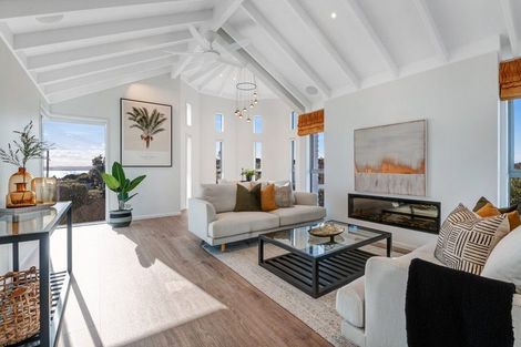 Photo of property in 1/4 Roberts Road, Matakatia, Whangaparaoa, 0930