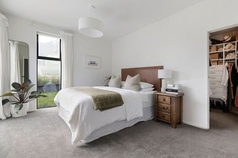 Photo of property in 52 Cunninghams Drive, Jacks Point, Queenstown, 9371