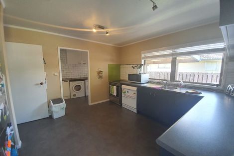 Photo of property in 9 Kirrama Place, Conifer Grove, Takanini, 2112