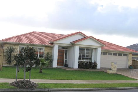 Photo of property in 5 Speyside Crescent, Flat Bush, Auckland, 2016