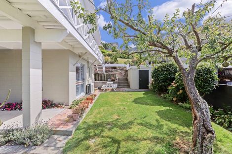 Photo of property in 83 Kent Street, Picton, 7220