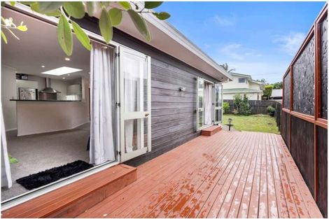 Photo of property in 2/296 Wairau Road, Glenfield, Auckland, 0629