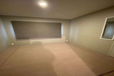 Photo of property in 2/10 Kirklow Place, Goodwood Heights, Auckland, 2105