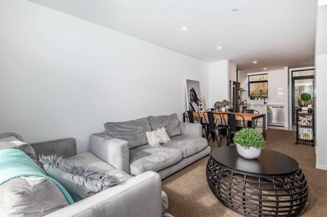 Photo of property in 3/15 Chivalry Road, Glenfield, Auckland, 0629