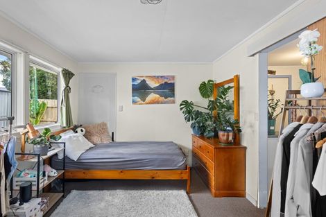 Photo of property in 43 Rewarewa Road, Te Atatu Peninsula, Auckland, 0610