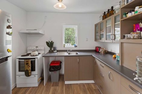 Photo of property in 2 Ngahina Street, Marton, 4710