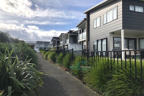 Photo of property in 4/60 Hayfield Way, Karaka, Papakura, 2580