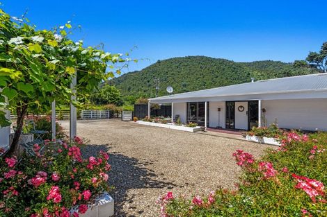 Photo of property in 8377 State Highway 35, Whanarua Bay, Te Kaha, 3199