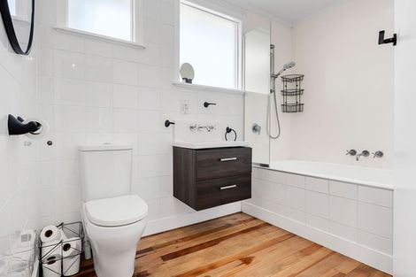 Photo of property in 9 Duncan Road, St Andrews, Hamilton, 3200