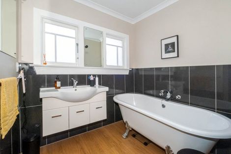 Photo of property in 98a Avenue Road, West End, Timaru, 7910