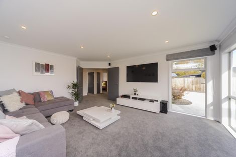 Photo of property in 28 Serenity Crescent, Kelvin Grove, Palmerston North, 4414