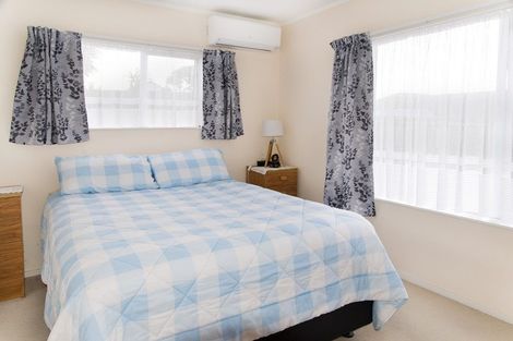 Photo of property in 8 Bernina Place, Weymouth, Auckland, 2103