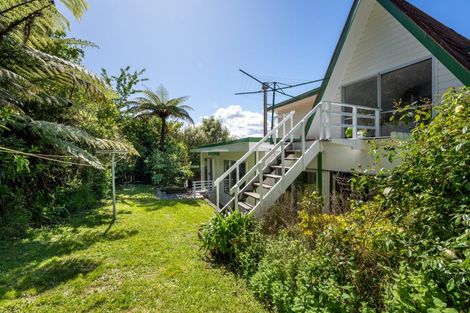 Photo of property in 5 Stanhope Grove, Korokoro, Lower Hutt, 5012