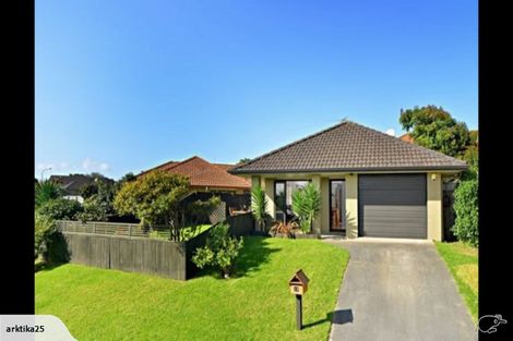 Photo of property in 13 Earnslaw Crescent, Clover Park, Auckland, 2019