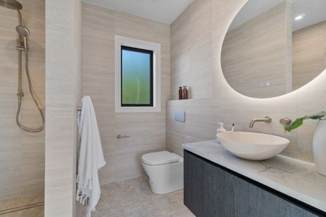 Photo of property in 2/21 Eastcliffe Road, Castor Bay, Auckland, 0620