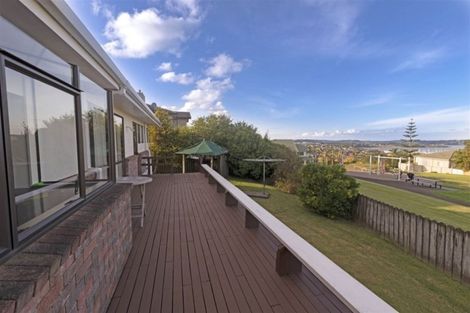 Photo of property in 3 Whiting Grove, West Harbour, Auckland, 0618