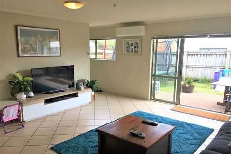 Photo of property in 49 Tiri Tiri Road, Birkdale, Auckland, 0626