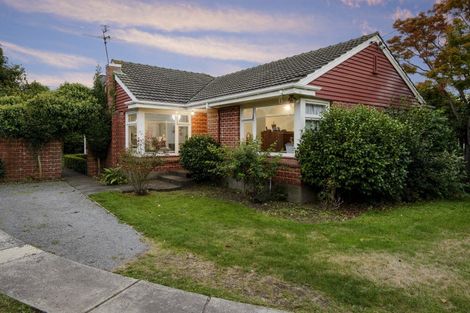 Photo of property in 10 Verran Place, Fendalton, Christchurch, 8052