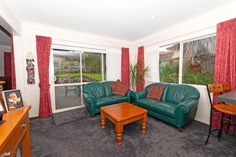 Photo of property in 46 Hogarth Rise, West Harbour, Auckland, 0618
