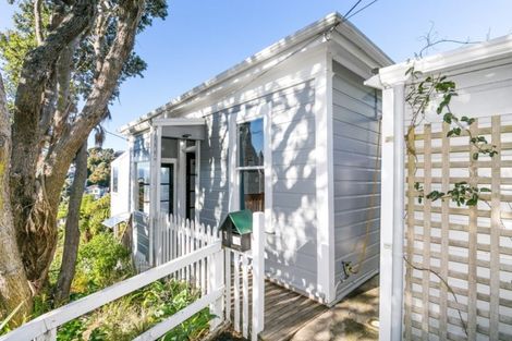 Photo of property in 7 Northland Road, Northland, Wellington, 6012