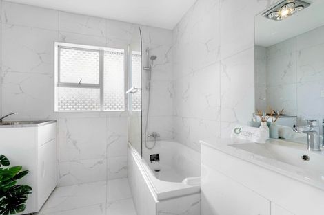 Photo of property in 1/4 Preston Avenue, Mount Albert, Auckland, 1025