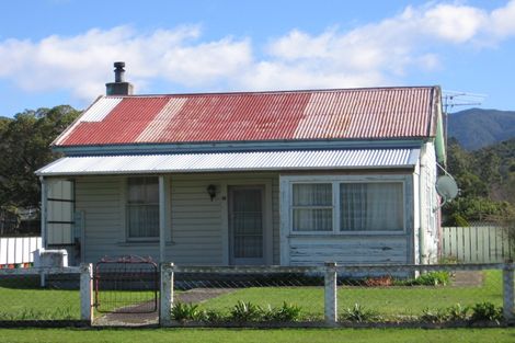 Photo of property in 16 Waite Street, Featherston, 5710