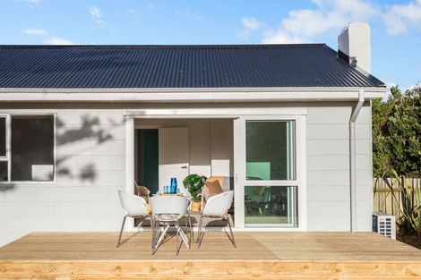 Photo of property in 4 Taupiri Crescent, Titahi Bay, Porirua, 5022