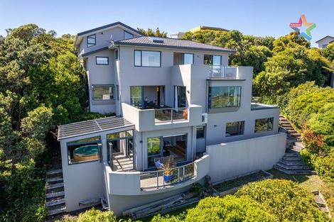 Photo of property in 7 Green Park Lane, Korokoro, Lower Hutt, 5012