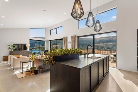 Photo of property in 11 Red Deer Rise, Kelvin Heights, Queenstown, 9300