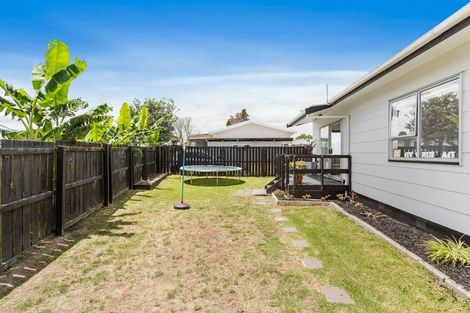 Photo of property in 2/2 Hatherley Place, Clendon Park, Auckland, 2103