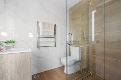 Photo of property in 4223b Great North Road, Glendene, Auckland, 0602