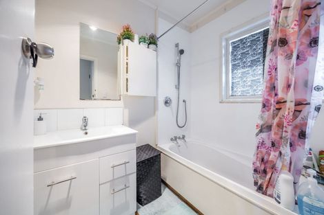 Photo of property in 28 Landscape Road, Papatoetoe, Auckland, 2025