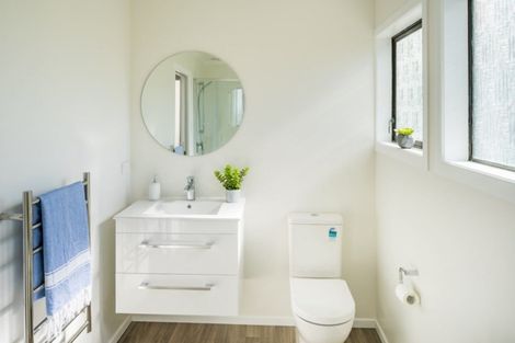 Photo of property in 20a Kahu Road, Paremata, Porirua, 5024