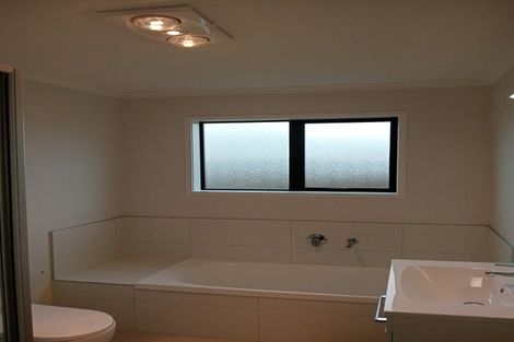 Photo of property in 3a Uatoto Road, Clarks Beach, 2122