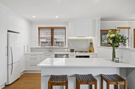 Photo of property in 2/29 Merriefield Avenue, Forrest Hill, Auckland, 0620