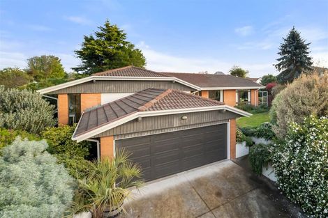 Photo of property in 22 Camberwell Place, Avonhead, Christchurch, 8042