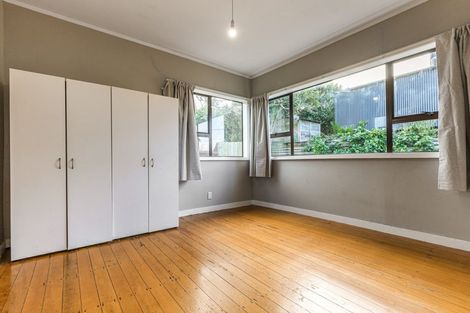 Photo of property in 19 Old Lake Road, Narrow Neck, Auckland, 0624