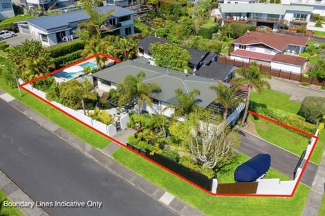 Photo of property in 2 Copperfield Terrace, Mellons Bay, Auckland, 2014