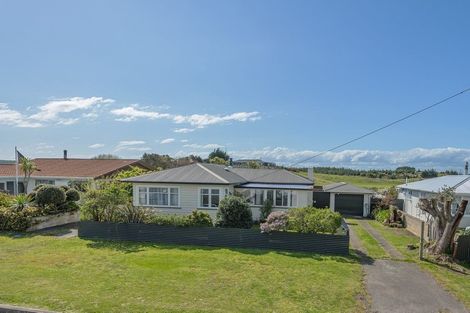 Photo of property in 17 Andrews Street, Foxton Beach, Foxton, 4815
