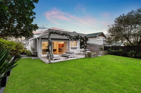 Photo of property in 202 Queen Street, Northcote Point, Auckland, 0627