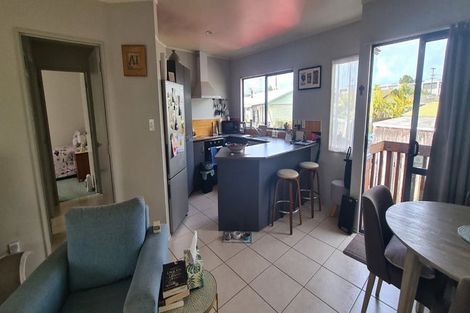 Photo of property in 4a Karamu Street, Te Atatu Peninsula, Auckland, 0610