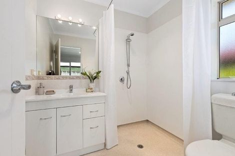 Photo of property in 15 Thistlewood Avenue, Hamilton East, Hamilton, 3216