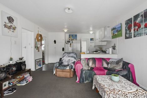 Photo of property in 8 Simons Street, Moturoa, New Plymouth, 4310