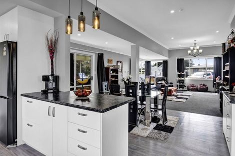 Photo of property in 11 Preston Street, Eltham, 4322