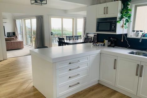 Photo of property in 11 Selleck Street, Mount Pleasant, Christchurch, 8081