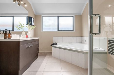 Photo of property in 1 Holly Place, Rototuna North, Hamilton, 3210