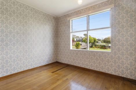 Photo of property in 77 Tirimoana Road, Te Atatu South, Auckland, 0602