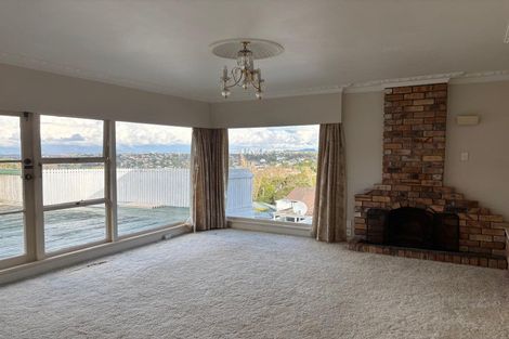 Photo of property in 465 Glenfield Road, Glenfield, Auckland, 0629