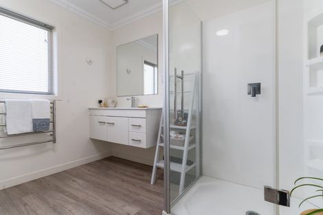 Photo of property in 2 Walnut Lane, Carterton, 5713